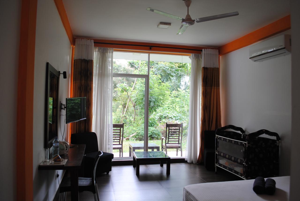 Bridge Hotel Negombo Kimbulapitiya Bagian luar foto